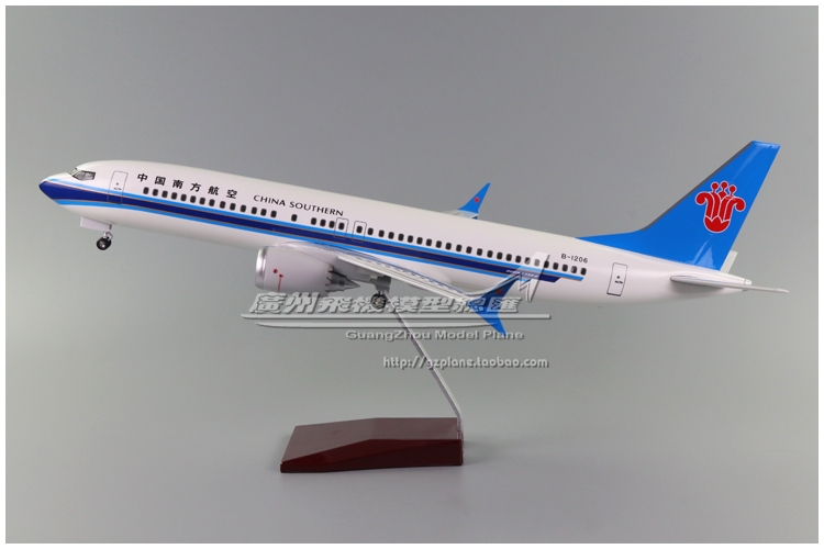中国南方航空波音B737MAX带轮子感应LED灯塑料仿真飞机模型47cm