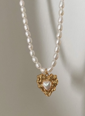 欧美复古金色爱心纹理镶嵌珍珠项链宫廷风淡水米粒珍珠锁骨链女