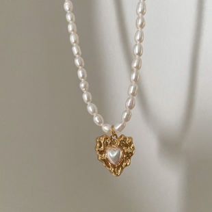 欧美复古金色爱心纹理镶嵌珍珠项链宫廷风淡水米粒珍珠锁骨链女