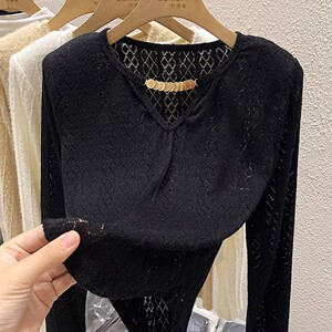 黑色修身打底衫女设计感小众早秋V领长袖T恤镂空针织衫水貂毛上衣