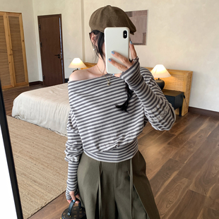 慵懒条纹荡领针织打底衫 一字肩上衣 女设计感小众秋冬内搭毛衣长袖