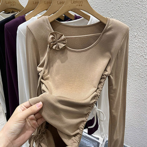 2023秋冬u领花朵长袖T恤女修身内搭设计感小众抽绳褶皱打底衫上衣
