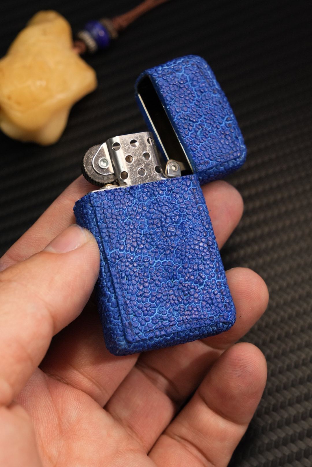 手工订制杨梅纹皮料包Zippo打火机