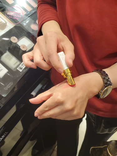 Некоторые высказывают японскую шанель Chanel Cocoa Белая труба рот бальзам для губ 24 Limited 940 914