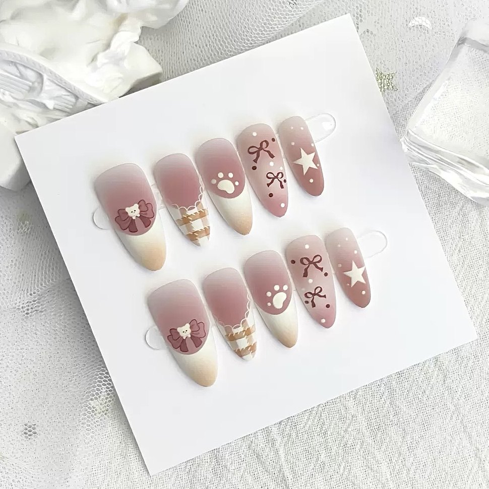 【Yuki穿戴甲】法式蝴蝶结格子秋冬美拉德猫爪星星卡通学生美甲贴,彩妆/香水/美妆工具,穿戴甲/甲片,淘宝优惠券,粉丝福利购,淘宝优惠卷