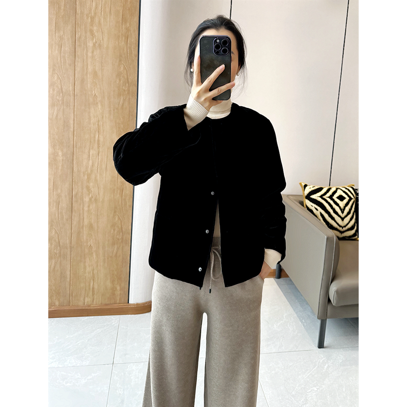 C3589  又美又贵气 真丝丝绒 短款圆领羽绒服 鹅绒