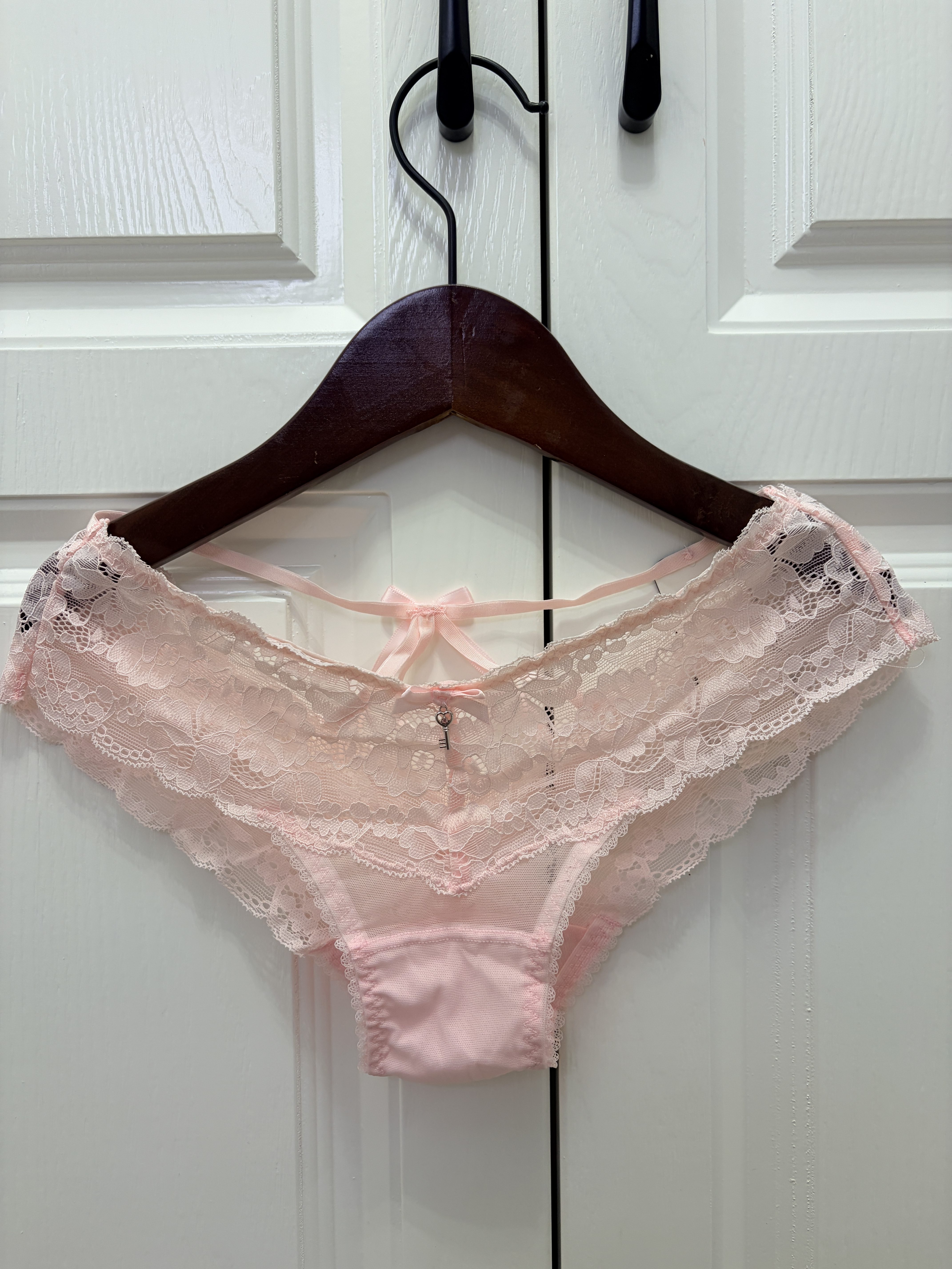 MYBODY安哥拉红的风流行到了内内后交叉蕾丝镂空内裤也太性感了吧,女士内衣/男士内衣/家居服,女三角裤,淘宝优惠券,粉丝福利购,淘宝优惠卷