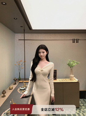 THE SWAN司凰轻奢 B1umarin* 百搭纽结冬季包臀修身针织连衣裙女