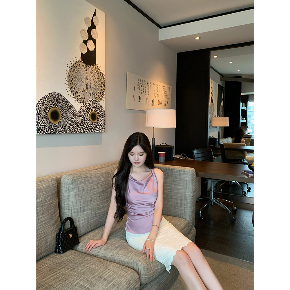 打扭肩带荡领缎面上衣蕾丝半裙