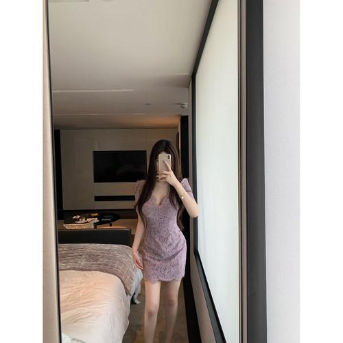 温温柔柔感蕾丝连衣裙