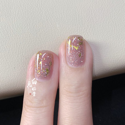 秋冬新品白兔奶昔推荐双月指甲油水性免烤无味显白微闪亮片