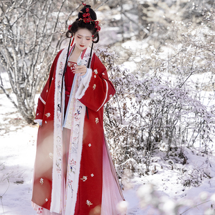 瞳莞直领对襟长褙子秋冬保暖汉服红梅煮雪飞机袖百迭裙套装