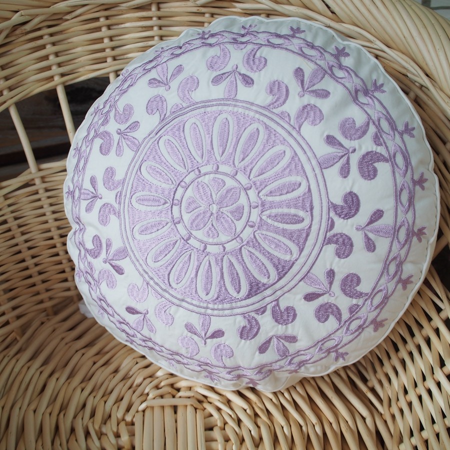 艳小花圆形刺绣工艺靠垫全棉含芯抱枕带隐形拉链做工精细纯棉绣花|ruв категории домашний ткань, подушка/подушка - от Buy2taobao.com для оказания профессиональной услуги покупки агента Taobao