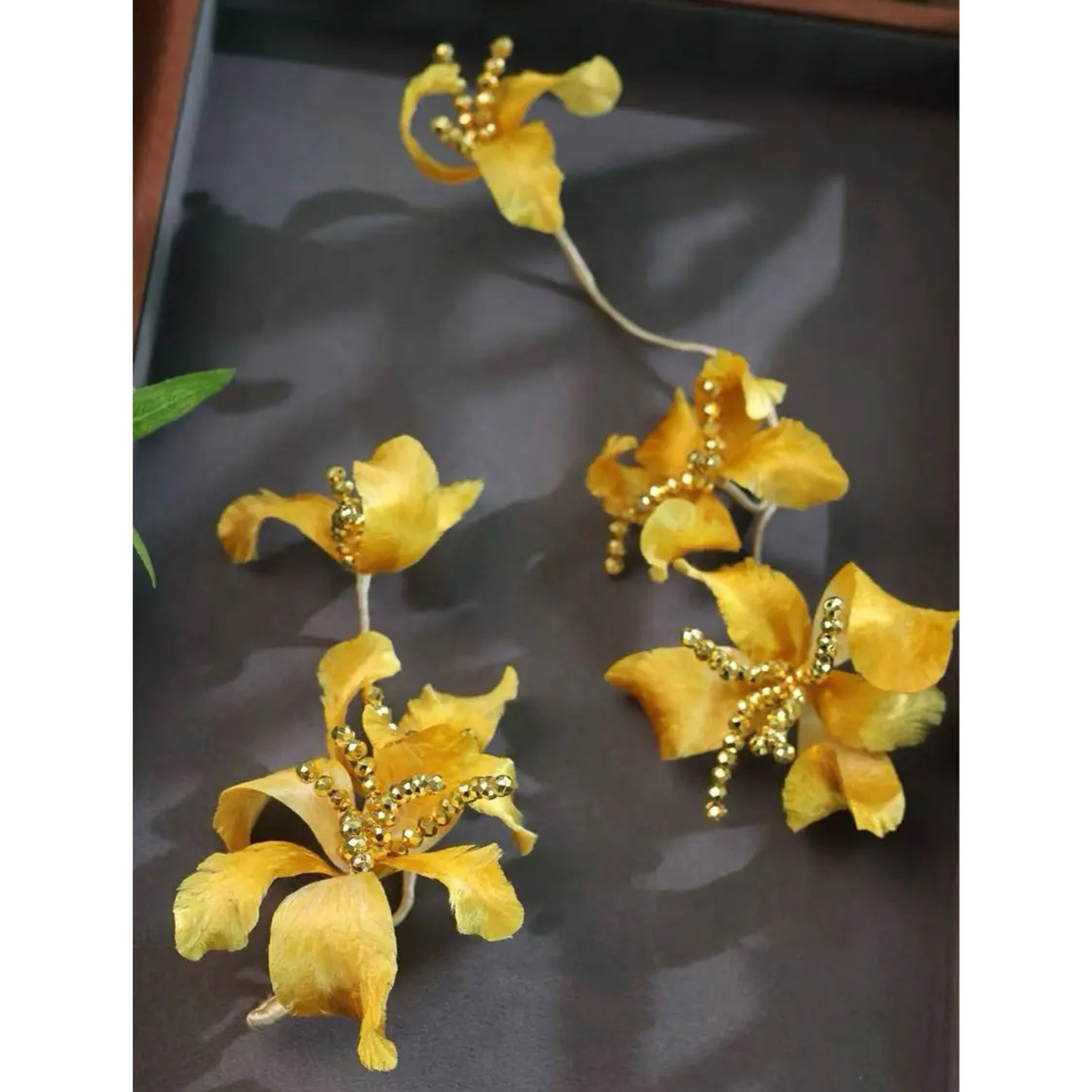 喜看手作金色绒花新中式秀禾