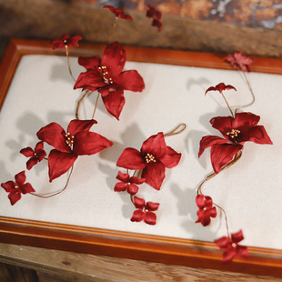 喜看手作酒红色花瓣侧边套装新娘结婚敬酒服晨袍写真样片盘发配饰