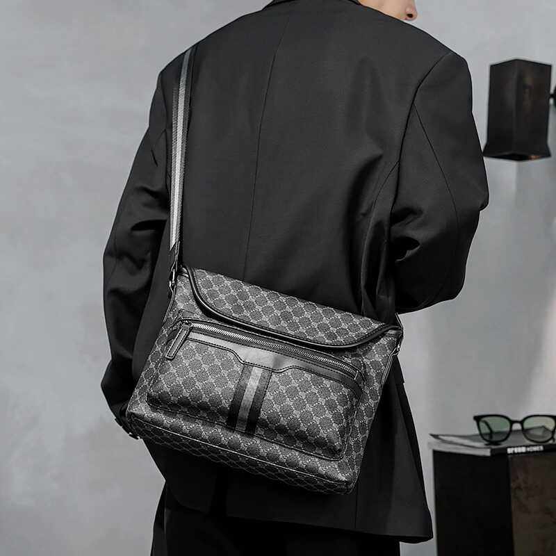 日系斜挎包2025潮牌港风时尚男士单肩包大容量商务防水耐休闲包,箱包皮具/热销女包/男包,男士包袋,淘宝优惠券,粉丝福利购,淘宝优惠卷