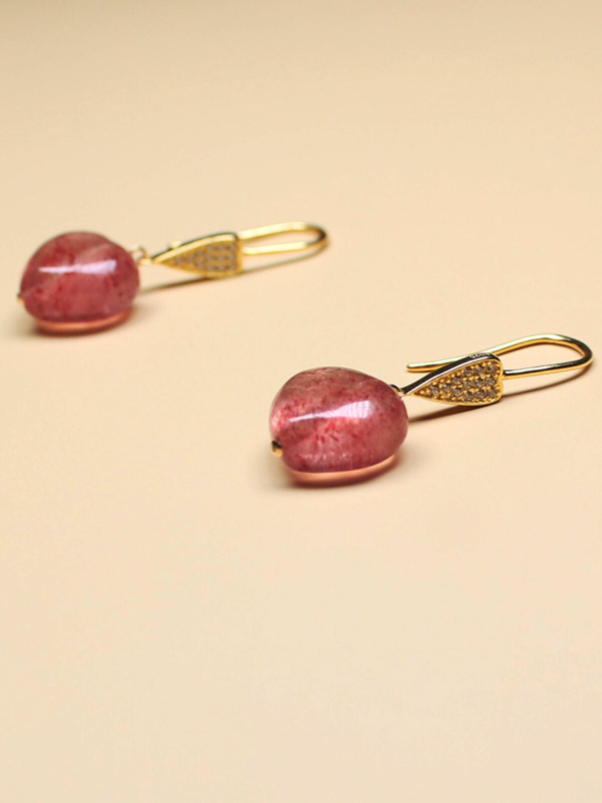 여성용 천연 딸기 크리스탈 귀걸이  상감 지르콘 러브 귀걸이 손으로 비즈로 장식한 하트 핑크 크리스탈 귀걸이