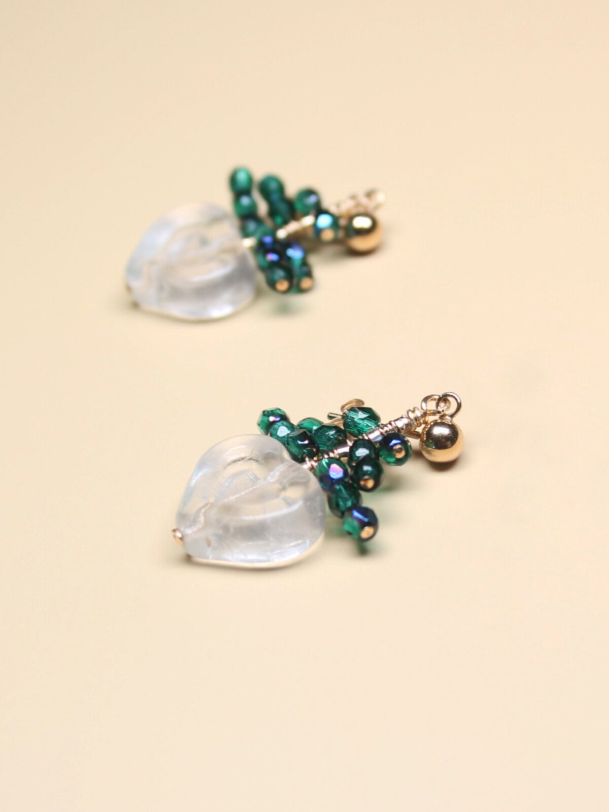 여성을위한 하트 화이트 크리스탈 귀걸이 프랑스 틈새 디자인 오리지널 귀걸이 14K 골드 귀걸이 수제 유리 귀걸이