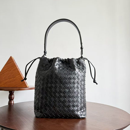 25新款 bv编织水桶包 黑色宽带手提包 百搭潮流个性抽绳女包