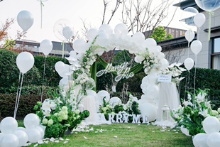 苏州金鸡湖边草坪求婚四季酒店求婚现场求婚策划鲜花气球上门布置