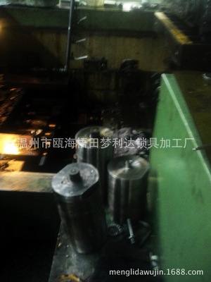 大型冷墩加工 锻造 不锈钢锻造 粉末冶金 铜压铸 ，道钉