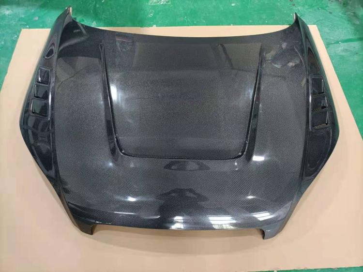 奥迪系列 适用于奥迪TT款改装碳纤维开孔机盖 TT碳纤维改装头盖