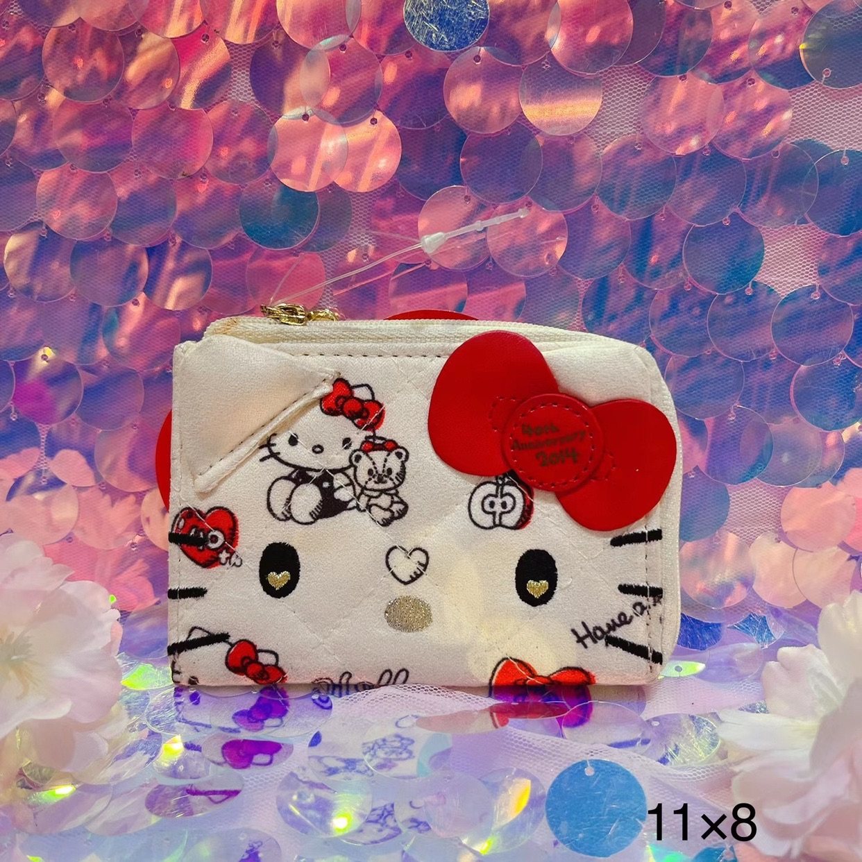 日本正品 hello Kitty凯蒂猫40周年纪念版印花零钱化妆包收纳整理
