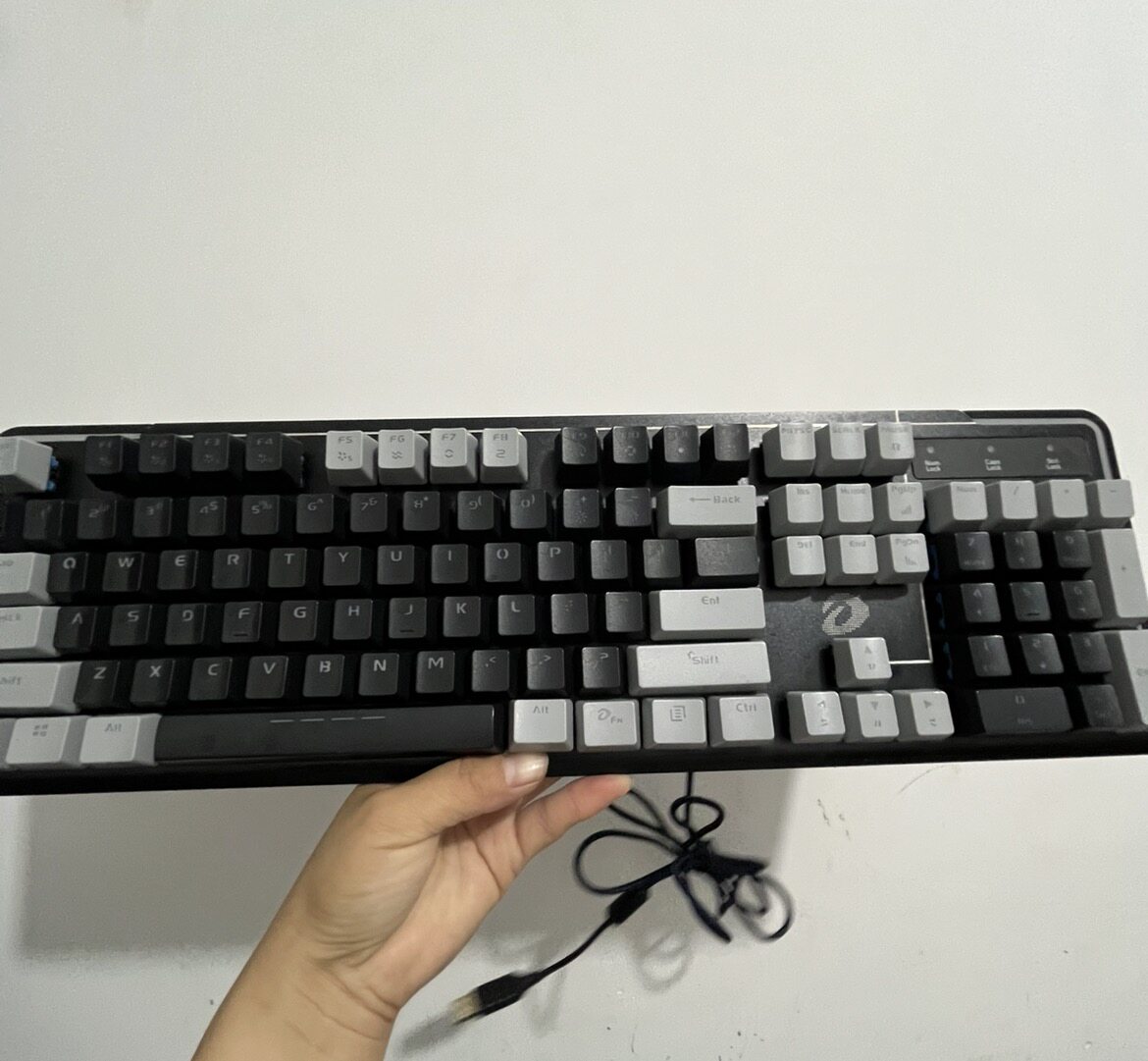 达尔优ck550黑灰网吧同款电竞红外插拔轴彩光机械有线键盘rgb侧灯