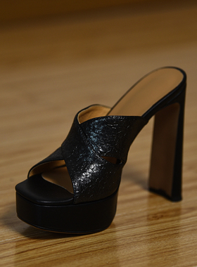 13.5cm方头交叉带外穿凉拖鞋2026夏季新款高跟凉鞋防水台粗跟女鞋