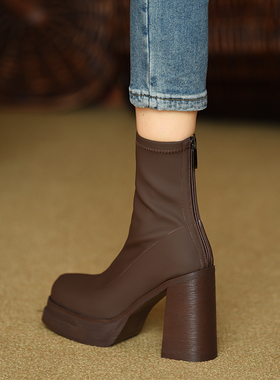 misili弹力瘦瘦靴粗跟短靴女新款高跟鞋2026秋冬季厚底方头女靴子