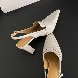 一字扣带平底女鞋 misili 新款 2026夏季 尖头粗跟凉鞋 8cm包头高跟鞋