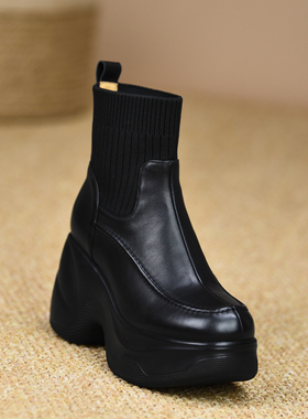 misili 拼接坡跟短靴9.5cm高跟鞋2026秋冬季新款小个子厚底女靴子