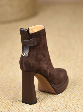 misili粗跟短靴女10.5cm高跟鞋2026秋冬季新款加绒厚底真皮女靴子