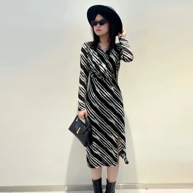 HN0A0001时尚斜条纹印花高腰长袖裙子连衣裙女4.3春