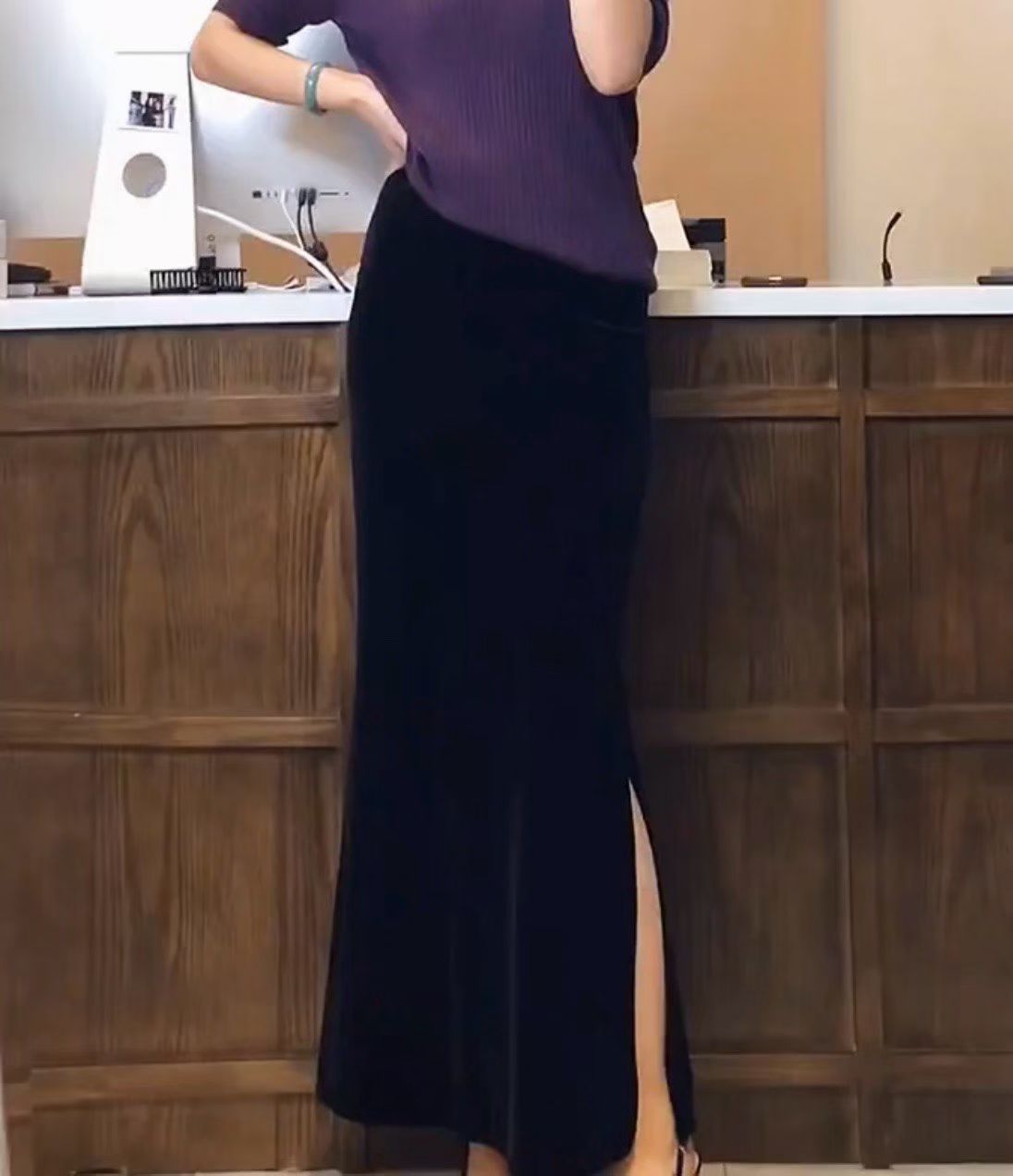 长款开叉丝绒半裙黑色半身裙女秋冬季新款小众垂感设计感包臀裙