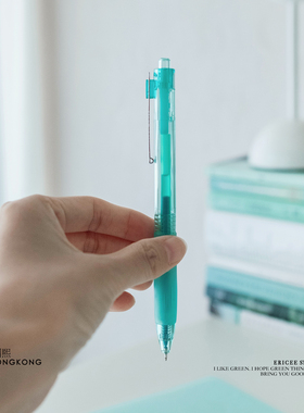 写出来的颜色好美。清透的薄荷绿色的中性笔，薄荷绿色笔芯