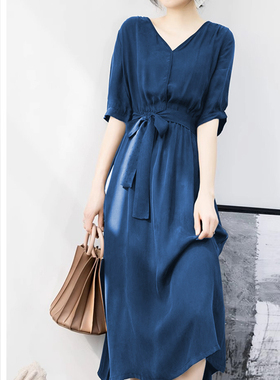 之和高级感气质显瘦蓝色V领铜氨丝长裙连衣裙女 修身短袖纯色遮肉