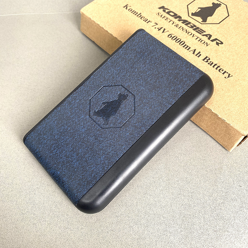 带7.4V接口！加热服用！做工超牛便携手机充电宝移动电源6000mAh