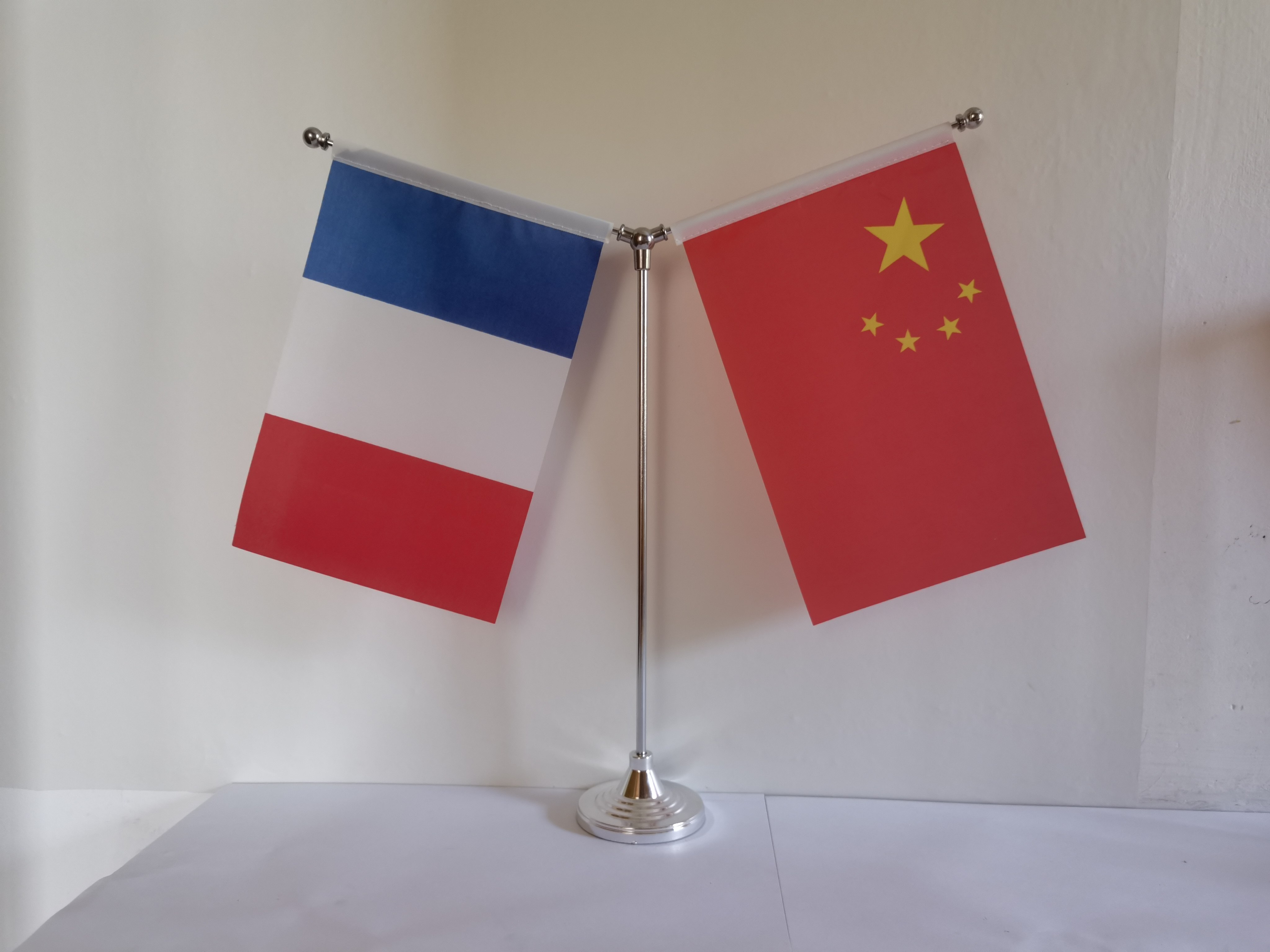 可开票中国法国国旗摆件Y型旗座办公室装饰桌旗谈判双杆小国旗