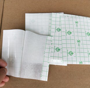 10*12透气水刺无纺布胶块空白膏药贴敷药伤口纱布敷料固定颈椎贴