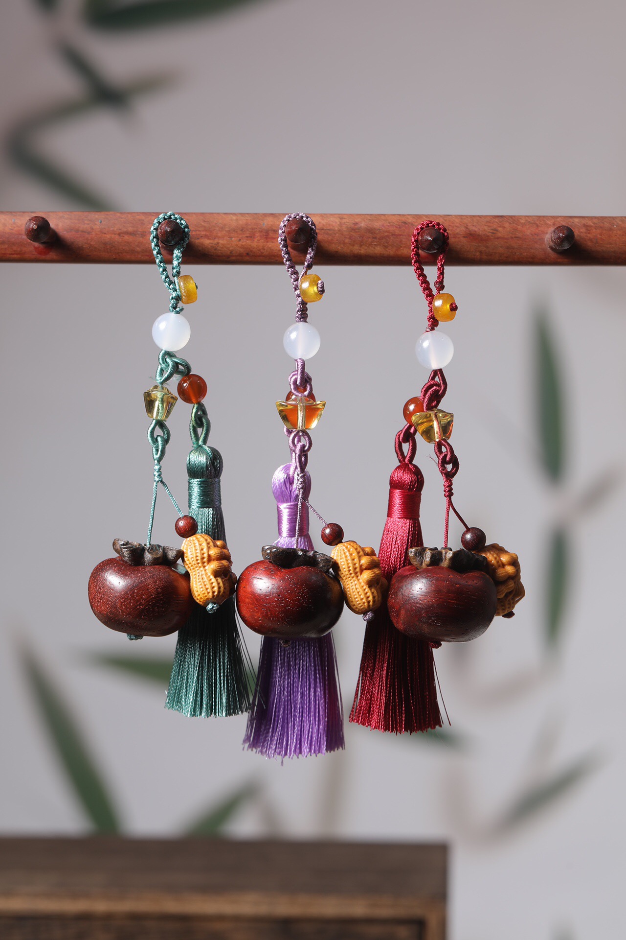 2025秋冬新款天然红花梨木挂件编绳饰品文玩流苏包包挂车挂