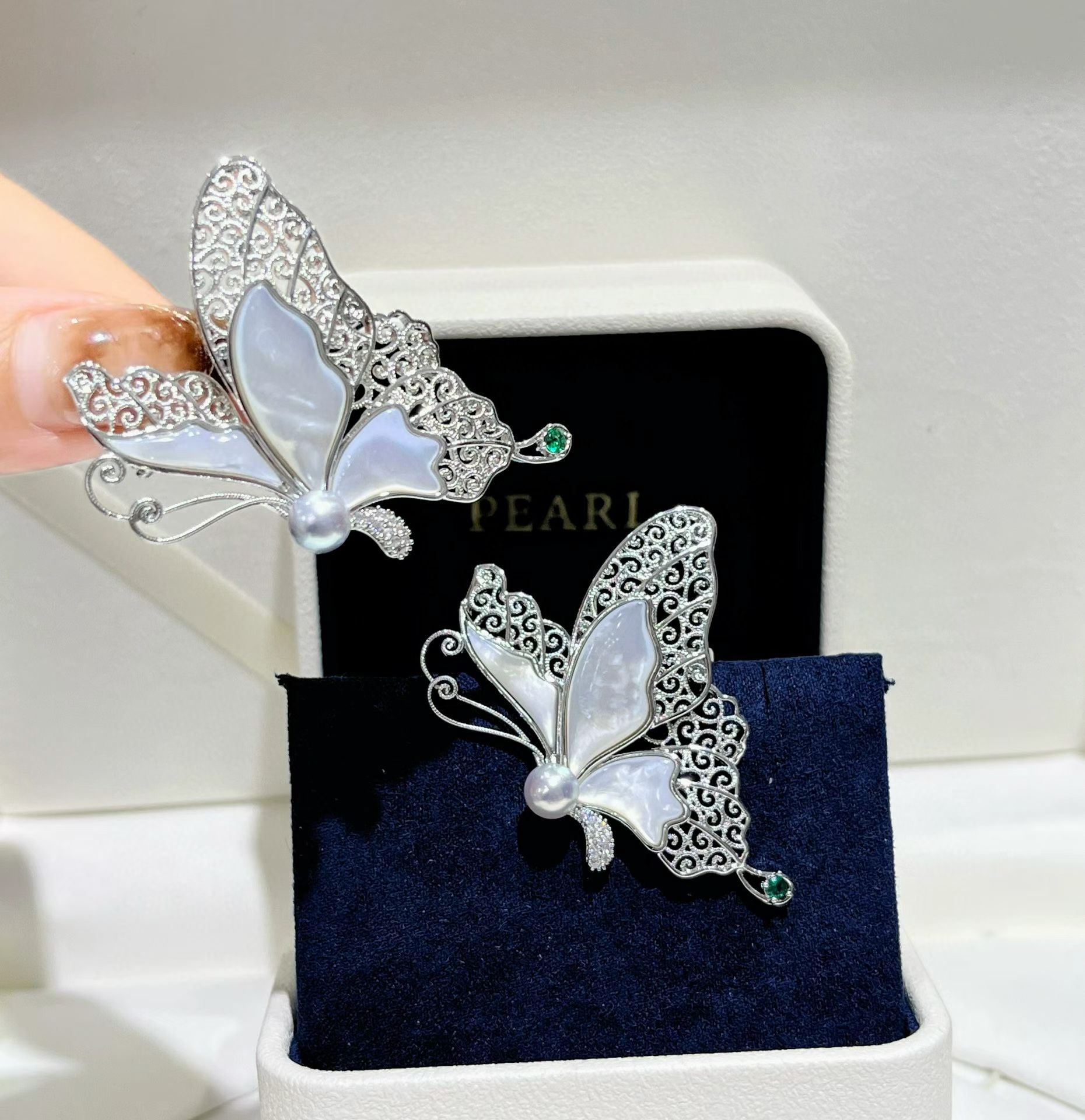 海水真多麻6-7mm贝母胸针正圆强光无暇带证书