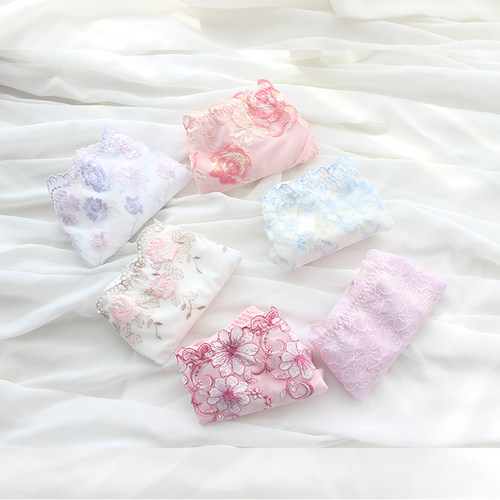 胖MM光滑牛奶丝内裤女刺绣花朵舒适中腰女士三角裤无痕大码包臀款