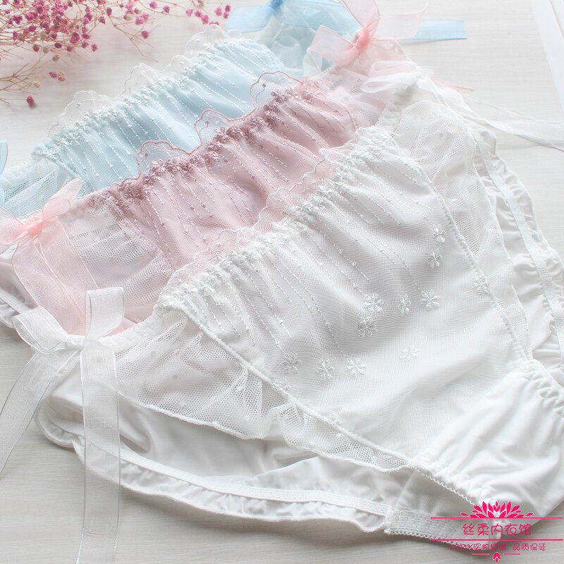 日本少女超细腻冰丝内裤女甜美可爱流星花朵刺绣三角裤无痕包臀