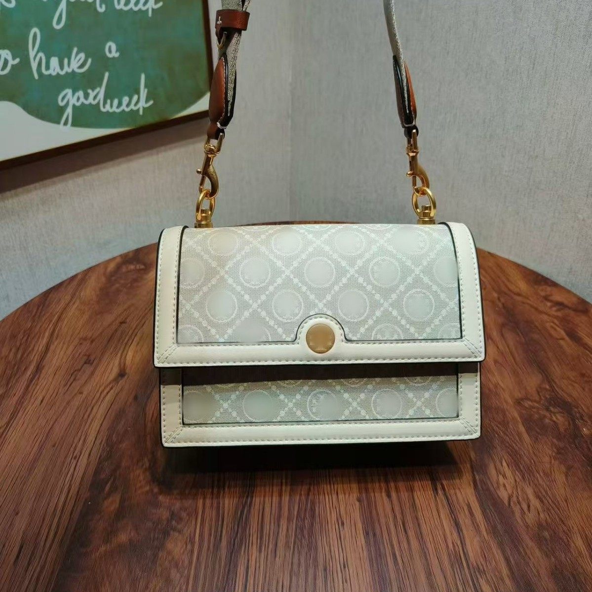 2025TB新款水桶老花风琴包翻盖单肩斜跨包手提腋下刺绣印花手机,箱包皮具/热销女包/男包,水桶包,淘宝优惠券,粉丝福利购,淘宝优惠卷