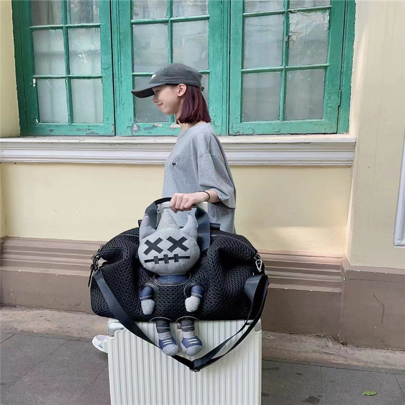日韩时尚旅行包网布单肩斜挎包大容量手提包个性玩偶包包行李包