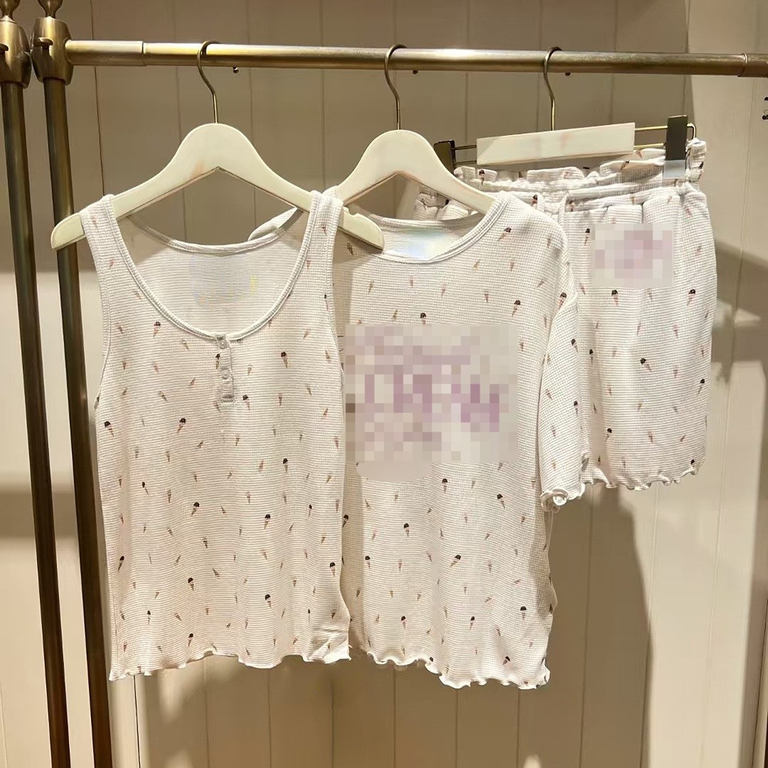夏季新款家居服女士满印甜筒华夫格圆领t恤背心短裤睡衣三件套
