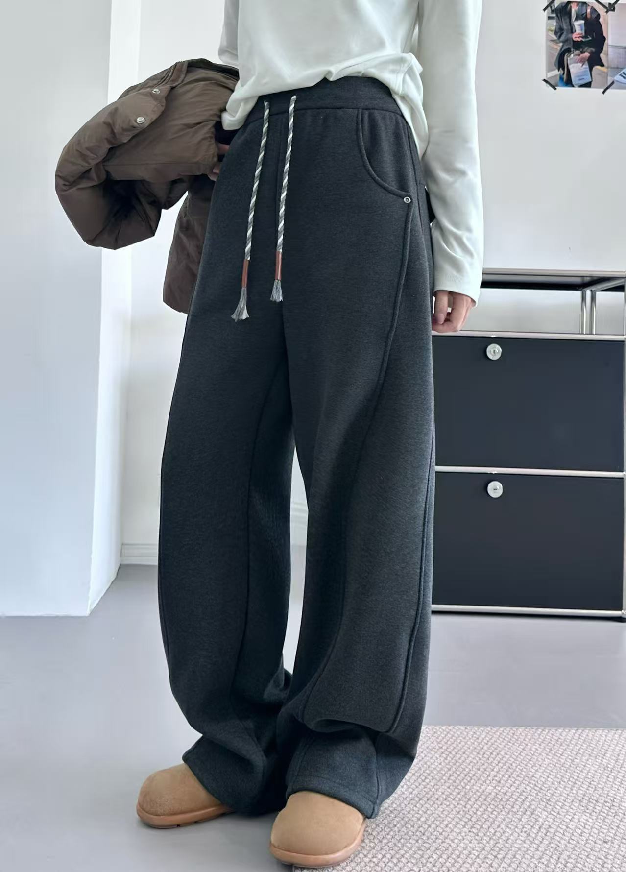 A996 松紧腰宽松加厚加绒休闲裤女韩版百搭阔腿弯刀裤实体店同款