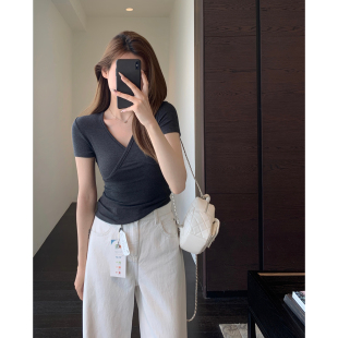 显瘦短袖 AMR 时髦V领正肩修身 巨洋气小短款 T恤女春夏2026新
