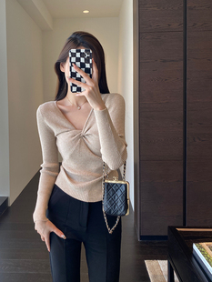 女毛衣秋冬新款 设计感 显瘦针织打底衫 小心机纽结V领修身 AMR